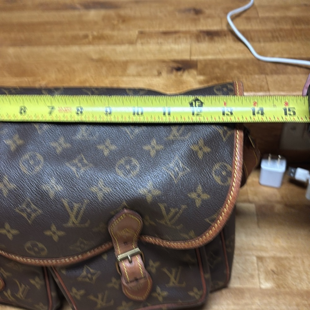 Louis Vuitton Monogram Canvas Messenger Bag in Brown and Tan - Picture 2 of 13
